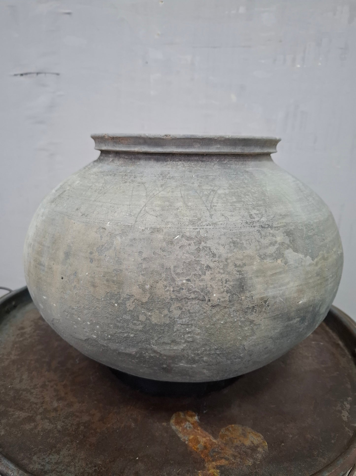 Oude indiaanse kruik op ring