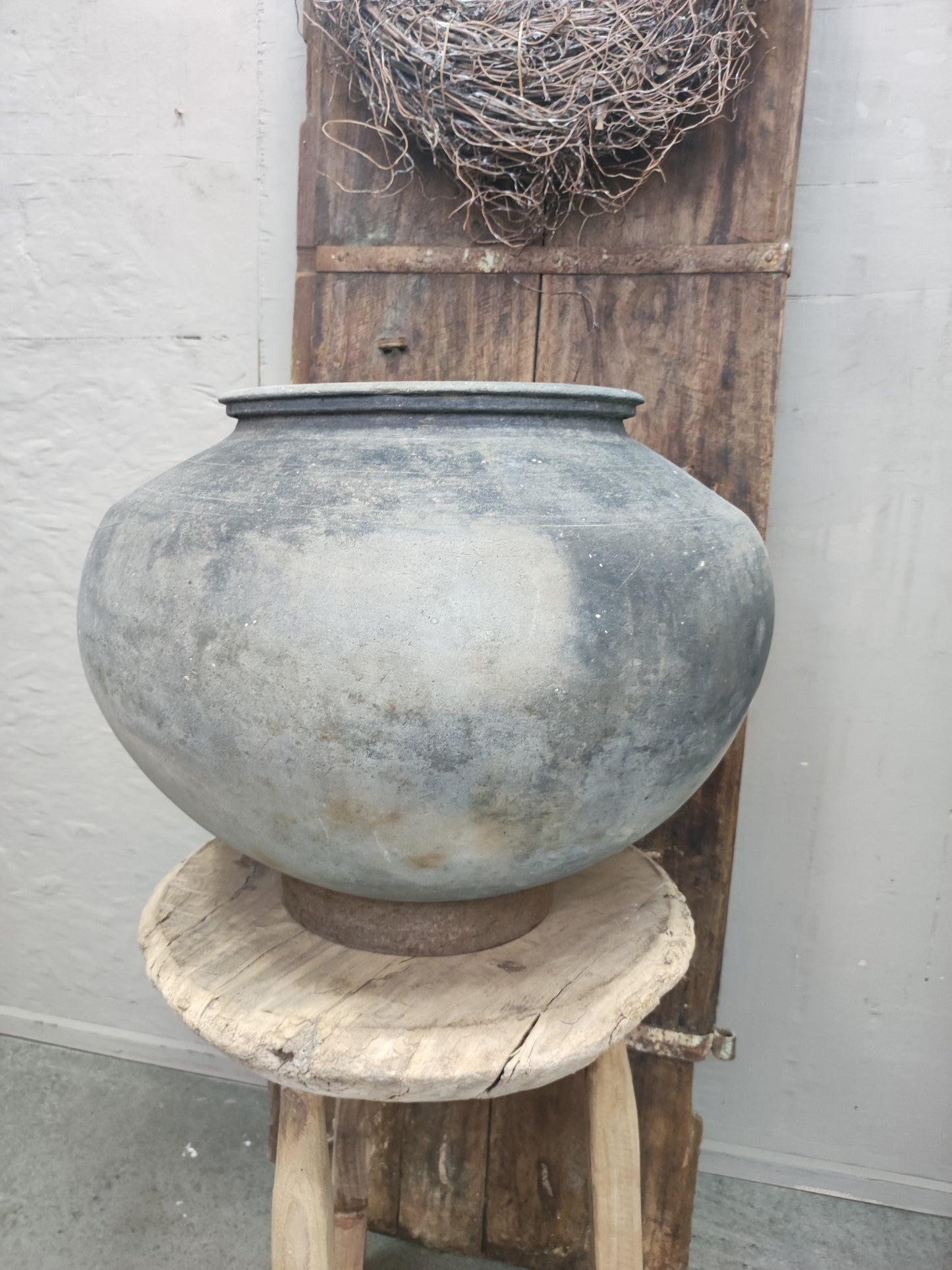 Oude Indiase kruik op ring (7)