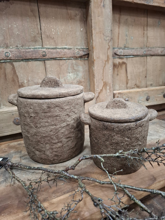 Stenen pot met deksel maat s rechts op afbeelding