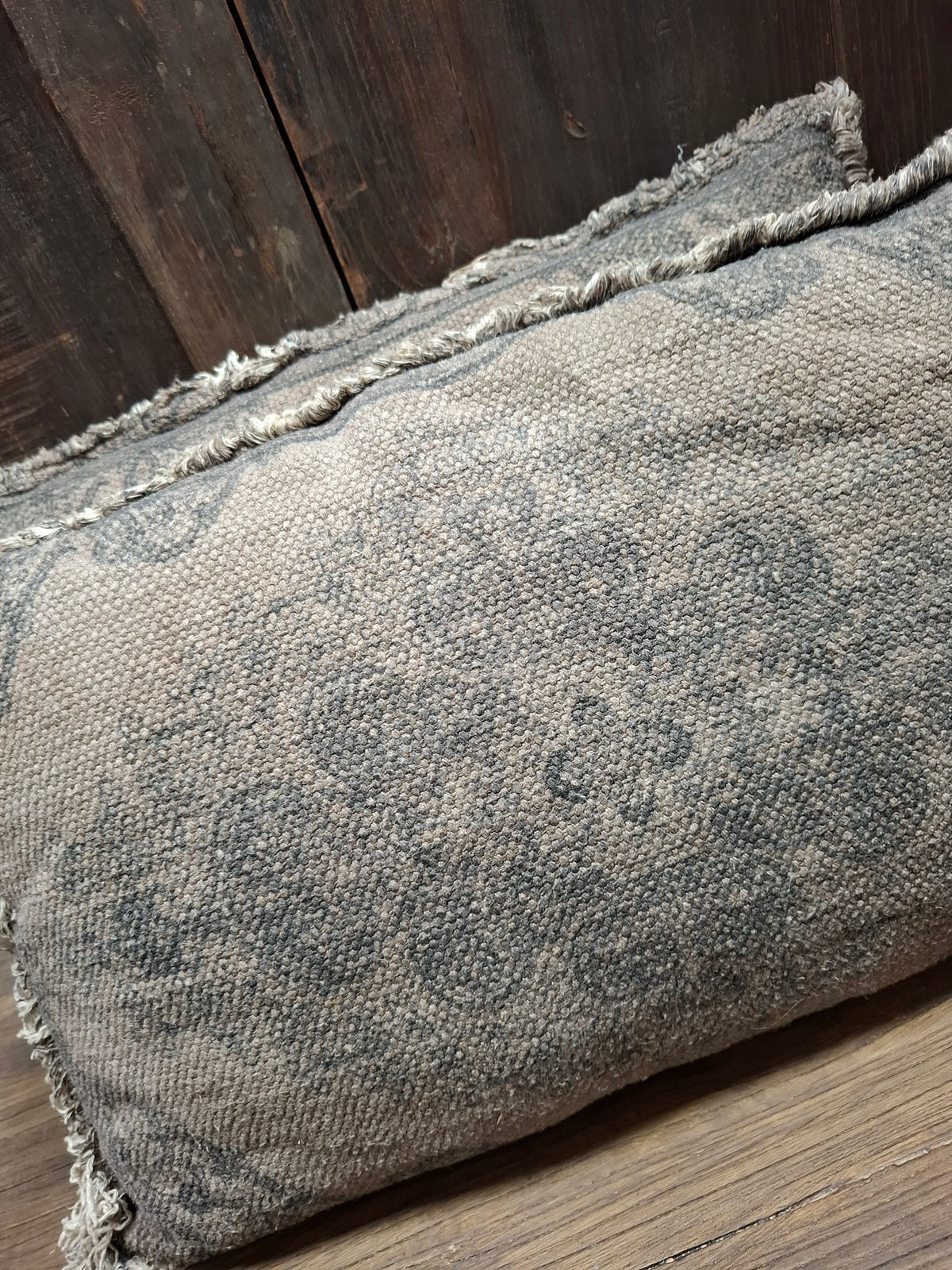 Shabby kelim kussen bruin
